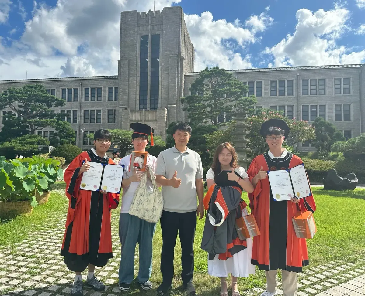 졸업을 축하합니다! 1